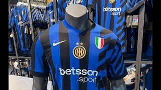 INTER ECCO LA MAGLIA UFFICIALE CON LA SECONDA STELLA [upl. by Rorry]