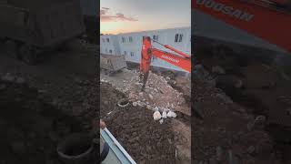 Today the excavator is used to build a square cabin hospital excavator [upl. by Hansiain]