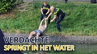 Politie  Verzet bij aanhouding  Man springt in het water  Overlast [upl. by Seuqram572]