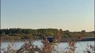 Aanvaring binnenvaartschip en plezierjacht op de Schelde in Temse [upl. by Ariadne762]