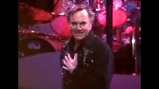 NEIL DIAMOND  SWEET CAROLINE 2005 LIVE AT MADISON SQUARE GARDEN IN NEW YORK [upl. by Rehtaeh]