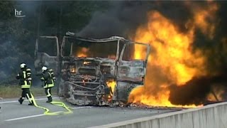 A4 bei Friedewald  Lkw brennt auf Autobahn [upl. by Jane]