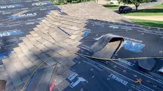 Como poner shingles en el valleyHow to install shingles on the valley California style Roofing [upl. by Solegna]