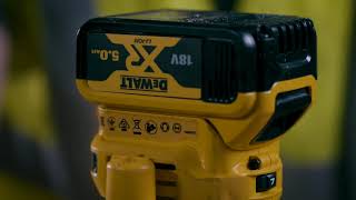 DEWALT® Norge  18V XR Håndoverfres  DCW604 [upl. by Phionna479]