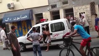 شاهد لحظة هروب مشرمل من سيارة الشرطة في المغرب هههههههه police marocain [upl. by Vitalis]