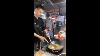 The cooking process for fried rice fried noodles and fried rice vermicelli in Chinese cuisine [upl. by Saber]