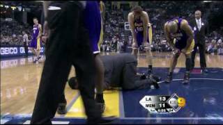 andrew bynum injury sprained right knee 13109 at memphis [upl. by Swetlana]