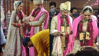 Aditya Narayan And Shweta Aggarwal First Wedding Glimpse From iskcon MumbaiLook Adorably cute [upl. by Anicnarf186]