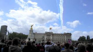 The Red Arrows flypast over Buckingham Palace [upl. by Page118]