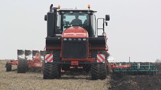 Versatile 550DT with Kverneland 12 furrow plough coming close [upl. by Medwin]