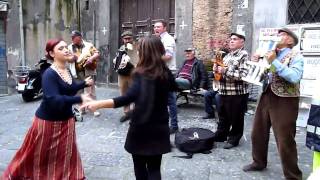 Napoli Immacolata 2010  Tammurriata della Paranza del Lione a San Gregorio Armeno [upl. by Naaman]