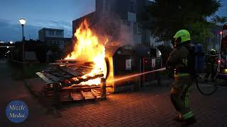 Jeugd steekt stapel pallets en papiercontainer in brand Solidaronoscstraat Haarlem [upl. by Arvonio]