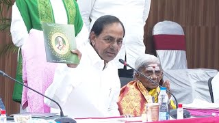 KCR Honor to Padma Shri Thimmakka  పద్మ శ్రీ తిమ్మక్క గారికి ఘన సన్మానం I News18 Telugu [upl. by Danae]