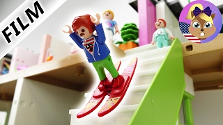 Playmobil Film  JULIAN SKIES DOWN THE STAIRS  Does he have to go to the hospital  Vogel Family [upl. by Ranitta218]