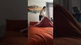 Life hack  The easiest way to put on a duvet cover [upl. by Edgard]