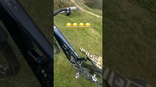 WTF UN DROPPER QUE SALTA 😂😂 mtb enduromtb downhill [upl. by Virendra]