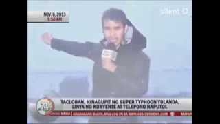 the brave ATOM ARAULLO reporting on super typhoon yolanda [upl. by Sola]