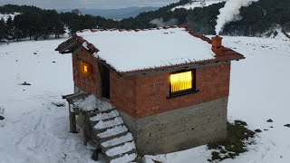 Staying in an abandoned brick house during a snowdrift [upl. by Tekla83]