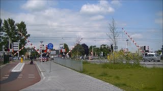 Spoorwegovergang KrommenieAssendelft  Dutch railroad crossing [upl. by Anirbys]