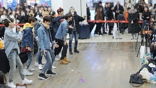 180128 스트레이 키즈 Stray Kids  어린 날개 Young Wings  스탠딩 Live  전체직캠  팬사인회  코엑스 [upl. by Christabelle]