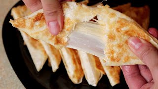 Быстрый ЗАВТРАК КОНВЕРТИКИ 🧀 из лаваша с сыром  Эти треугольники съедаются вмиг  Cheese appetizer [upl. by Eislek]