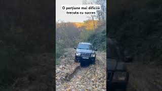 Jeepul Grand Cherokee pe o porțiune mai dificilă de teren [upl. by Shu318]