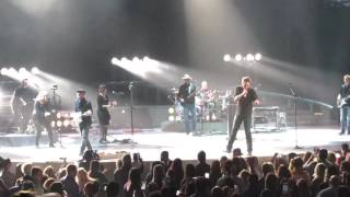 Blake Shelton  Footloose  Brooklyn Barclays Center 2016 [upl. by Lipman]