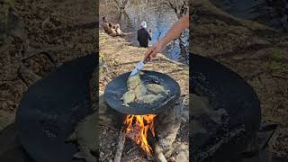 Peixe frito com uma cerveja gelada 😋🎣 [upl. by Wahkuna]