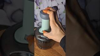 Hand press vegetable chopper 😯 genuine review 🤠 shorts vegetablechopper chopper youtubeshorts [upl. by Dorwin407]