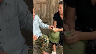 Em hàng xóm vã quá mg tiền đến nhờ anh hàng xóm ấy hộ viralvideo vlog funny giadinh giaitri [upl. by Knorring]