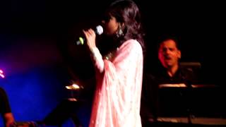 Shreya Ghoshal Singing Piyu Bole Live [upl. by Dymphia]