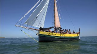 Avec son vieux voilier René est la figure phare de lîle dOléron [upl. by Teteak]