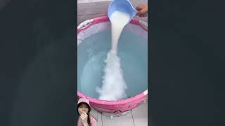 ADEK KEMBAR MAIN AIR DI KOLAM ‼️MAMA JUGA PUNYA 😍shortvideo funny dubbing [upl. by Letha]