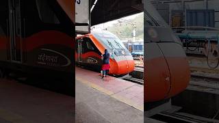 Fog Effectnew VandeBharatExpress Engine Glass Cleaning shortsfeed youtubeshorts views trending [upl. by Nolana]