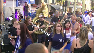 La Fanfare Aïoli Beach à la Feria de Céret 2017 quotKids in Americaquot [upl. by Eanat703]