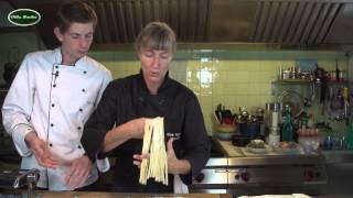 Pasta Tagliatelle Kochvideos Pasta selber machen Rezepte Villa Martha Kochschule [upl. by Norvin18]