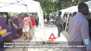 Marché local sur la place St Pierre [upl. by Jone]