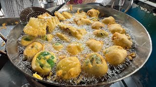 Bangalores Best Place for Bajji  Madhavan Park bajji Shop  Bangalore Street Food [upl. by Adnauqahs]