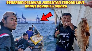 SEHARIAN DI BAWAH JEMBATAN PABRIK TENGAH LAUT PANEN IKAN amp BONUS GURITA [upl. by Otilopih]