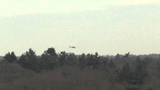 Apachehelikopter stunt boven Soesterberg [upl. by Airat]