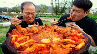 닭볶음탕 떡 어묵 고구마 사리에 수제비까지 넣은 솥뚜껑 닭볶음탕 Braised Spicy Chicken 요리amp먹방  Mukbang eating show [upl. by Lesnah]