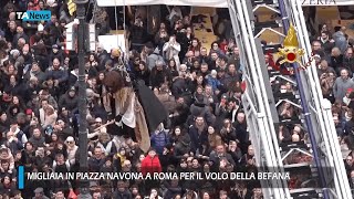 Migliaia in piazza Navona a Roma per il volo della Befana [upl. by Adnana]