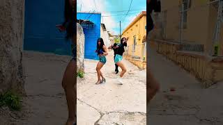 la flaka wepa bailando cumbia [upl. by Babbie]