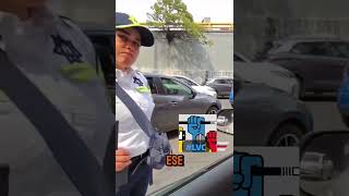 GRABAN A POLICIA DE TRÁNSITO DE NAUCALPAN EXTORSIONANDO A UN AUTOMOVILISTA [upl. by Voltz]