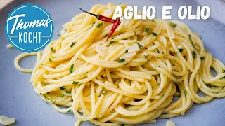 Spaghetti Aglio e Olio  die schnelle Pasta mit wenig Zutaten [upl. by Mcconnell292]