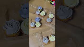 Pack some mini cupcakes with me shortsfeed shorts cupcakedecorating cupcakedesigns fyp food [upl. by Decato]