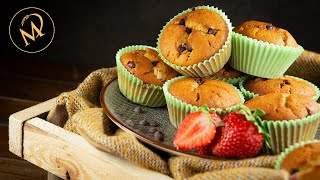 Schnelle ErdbeerSchoko Muffins  kinderleichtes Schokoladen Muffins Rezept [upl. by Anirbes969]