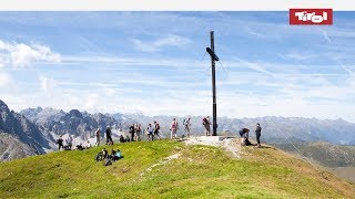 Gipfelkreuz Bergtour mit Ausblick Wandern zum Glotzen Gipfel in Tirol [upl. by Assina]