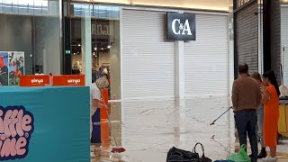 La lluvia inunda el centro comercial Parque Corredor de Torrejón de Ardoz [upl. by Ehrsam437]