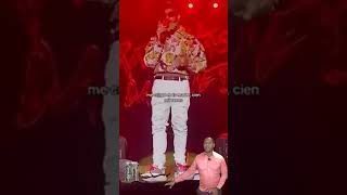 Fanatico golpea a Anuel AA en su concierto [upl. by Santiago770]